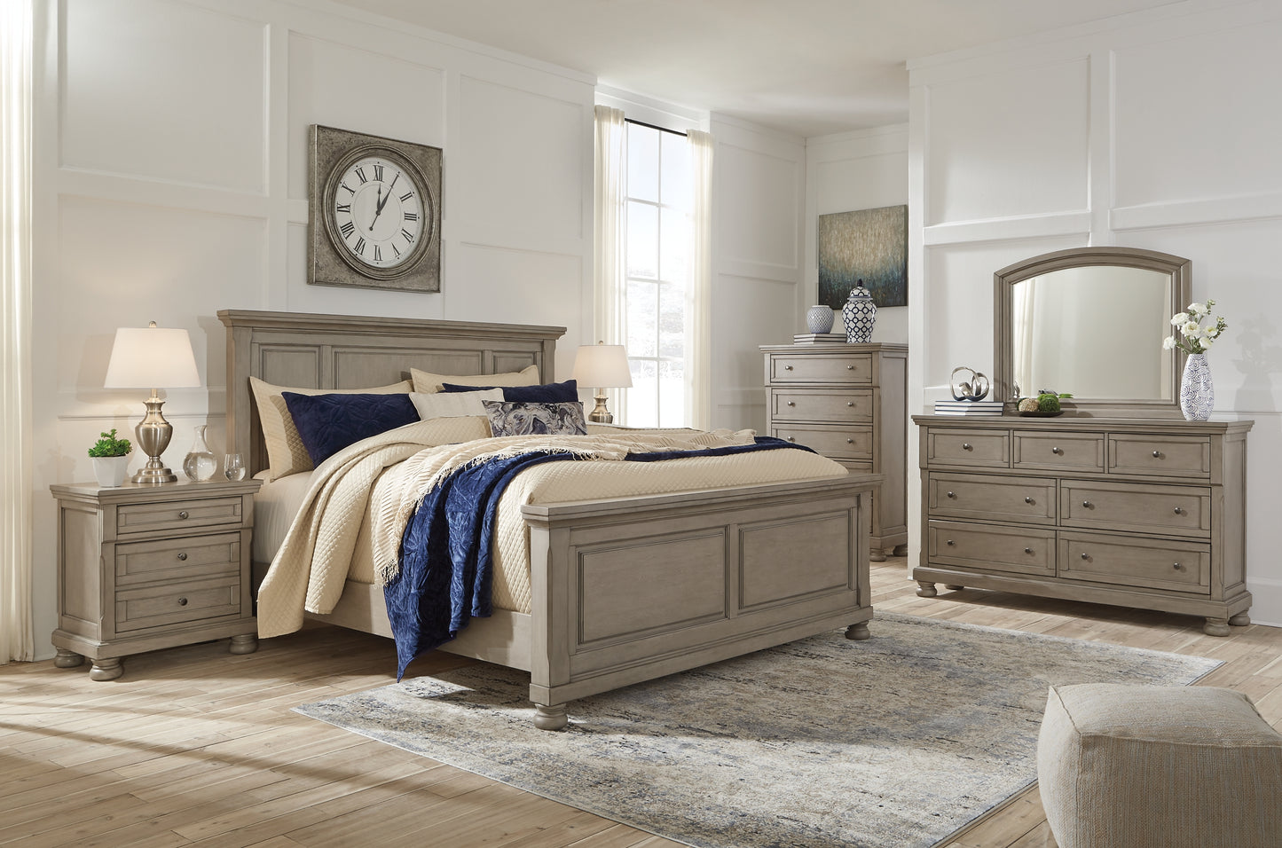 Lettner California  Panel Bed With Mirrored Dresser