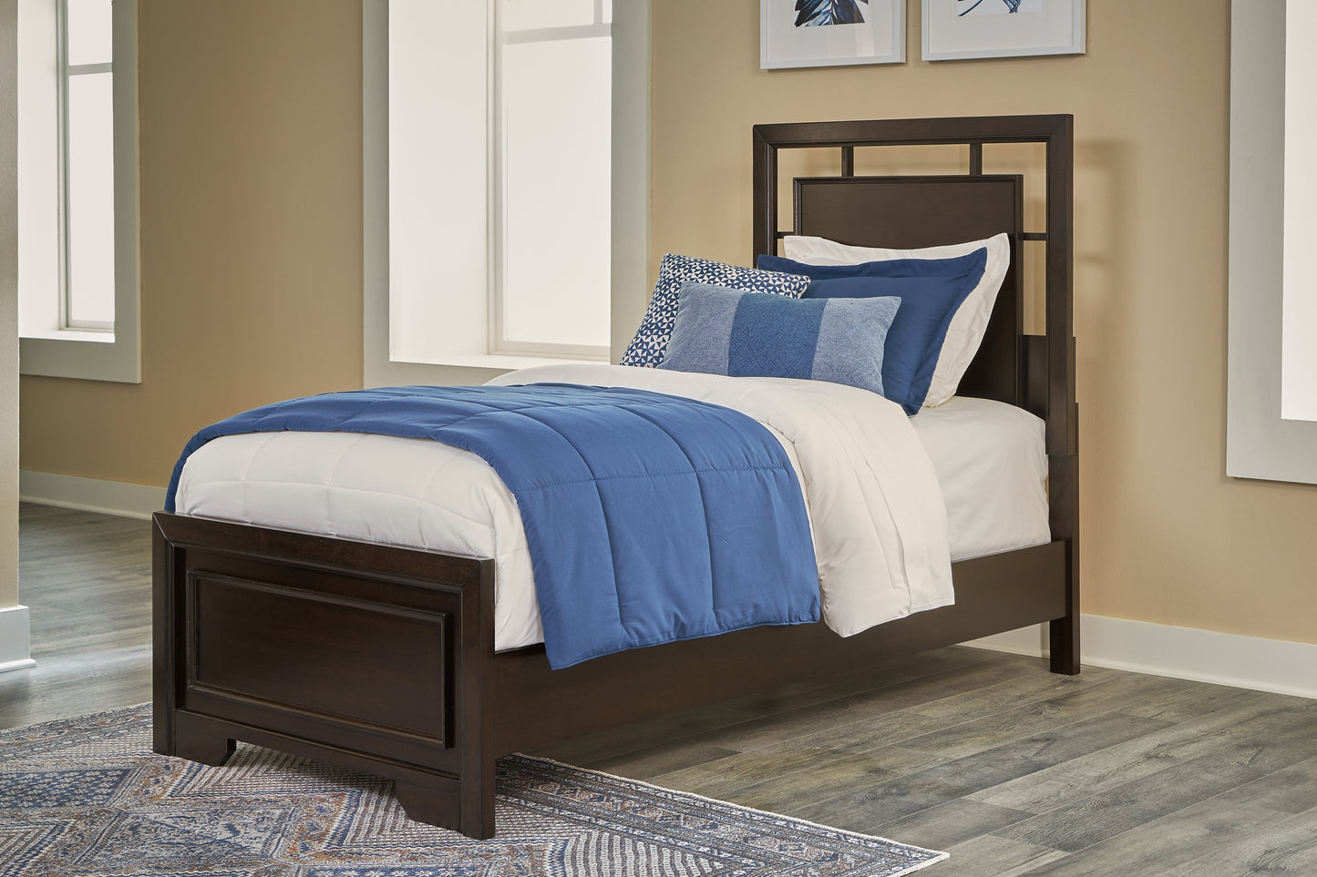 Covetown  Panel Bed With Mirrored Dresser And Nightstand