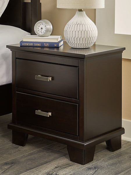 Covetown California  Panel Bed With Dresser And Nightstand