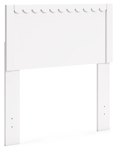 Hallityn  Panel Headboard With Dresser And Nightstand