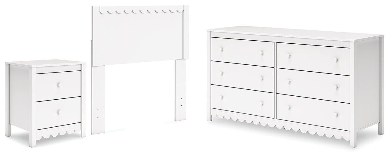 Hallityn  Panel Headboard With Dresser And Nightstand