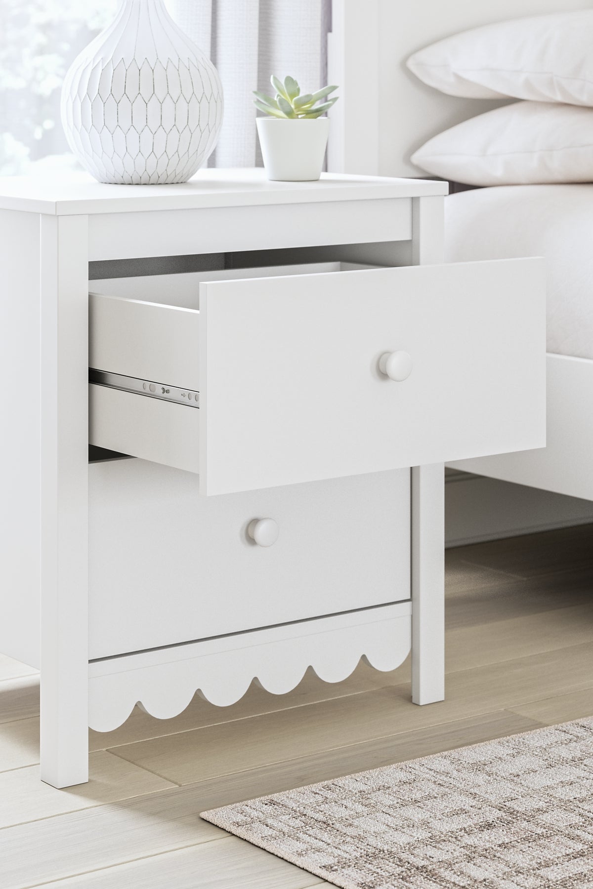 Hallityn  Panel Headboard With 2 Nightstands