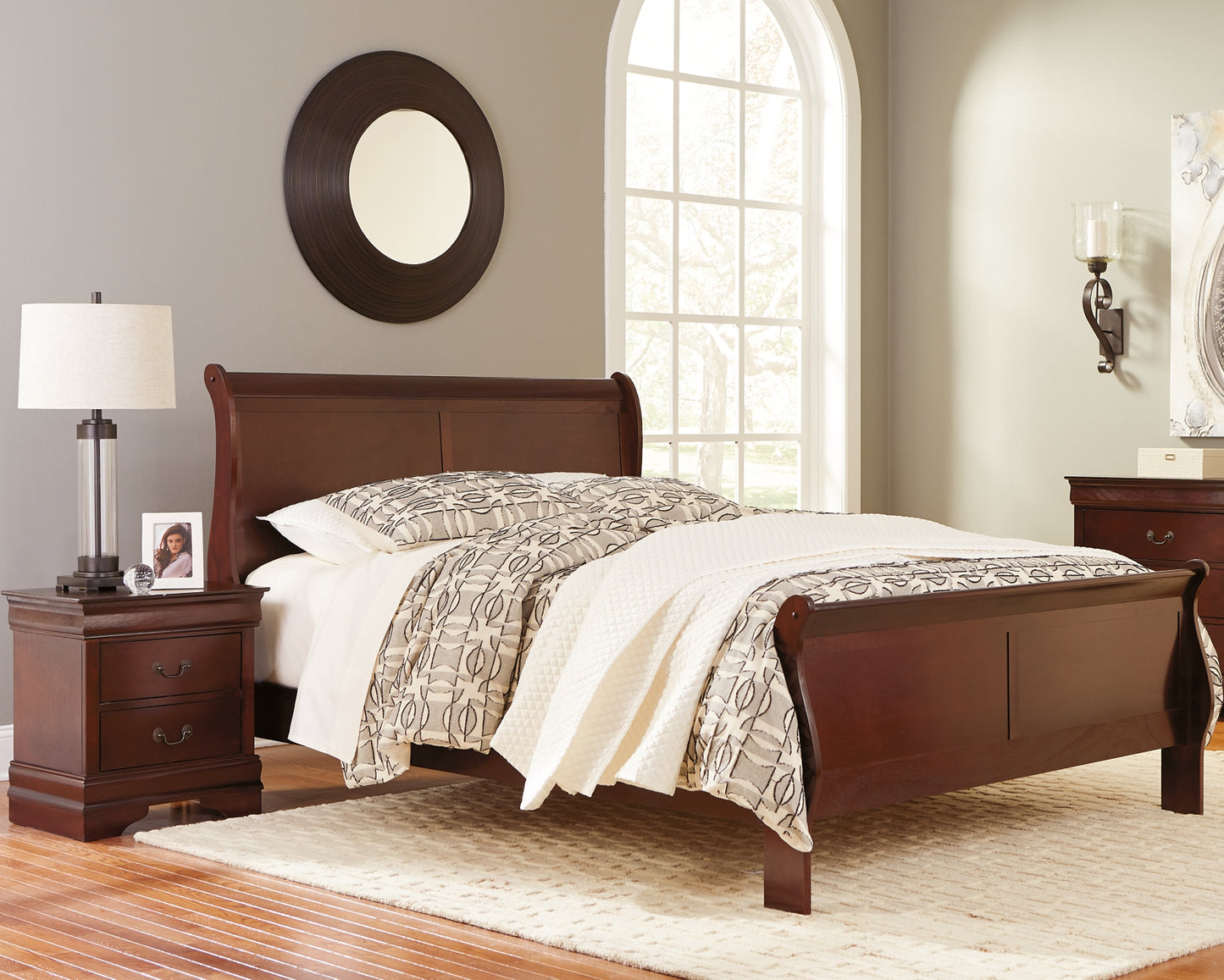 Alisdair  Sleigh Bed With 2 Nightstands