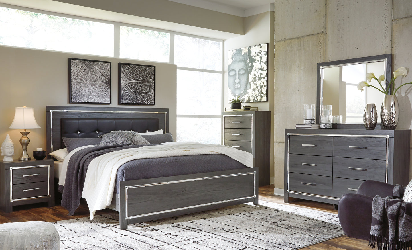 Lodanna  Panel Bed With Mirrored Dresser, Chest And 2 Nightstands