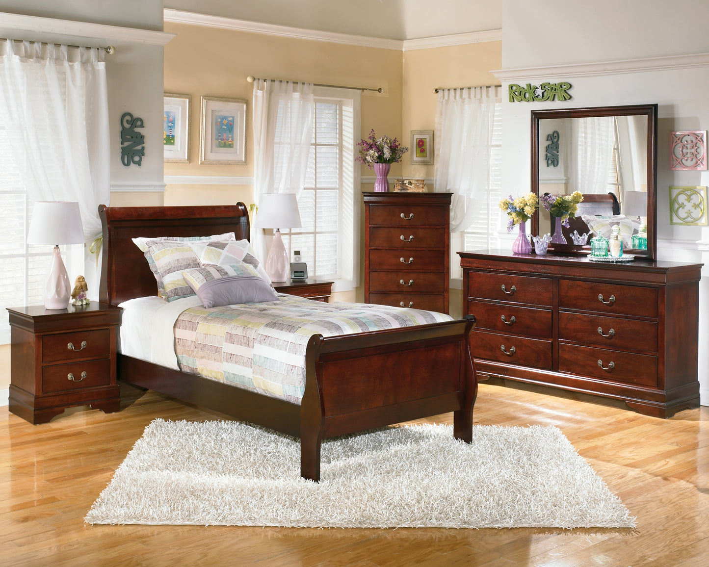 Alisdair  Sleigh Bed With Dresser