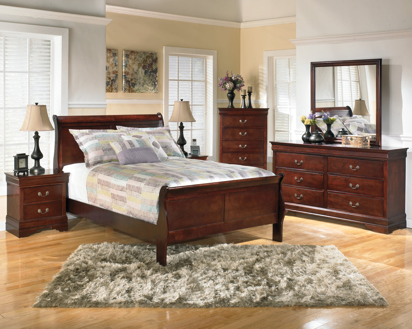 Alisdair  Sleigh Bed With Dresser