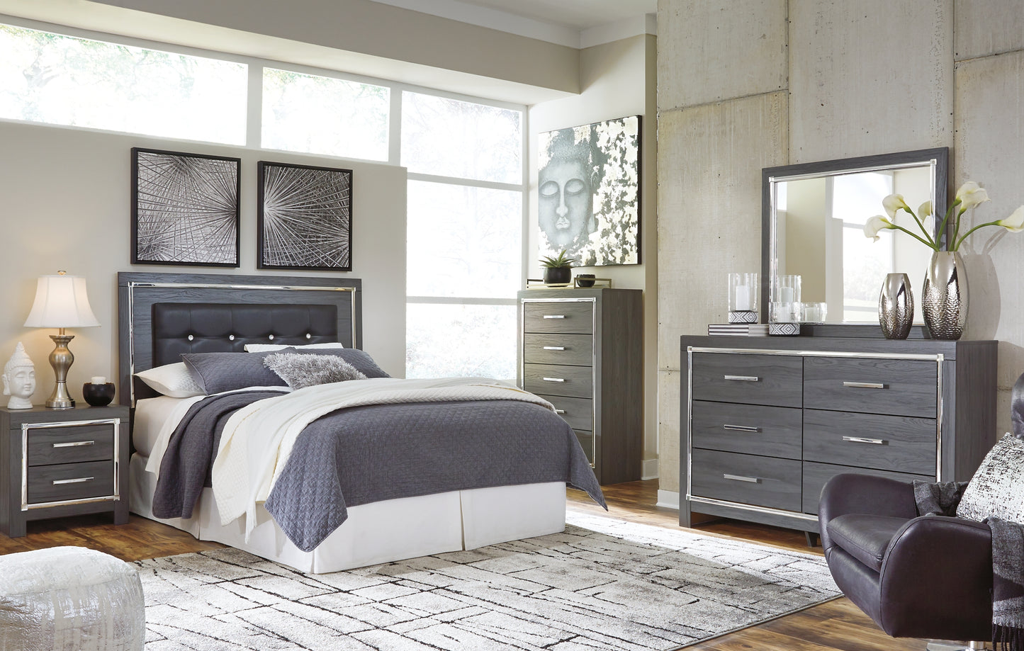 Lodanna / Upholstered Panel Headboard With Mirrored Dresser And 2 Nightstands