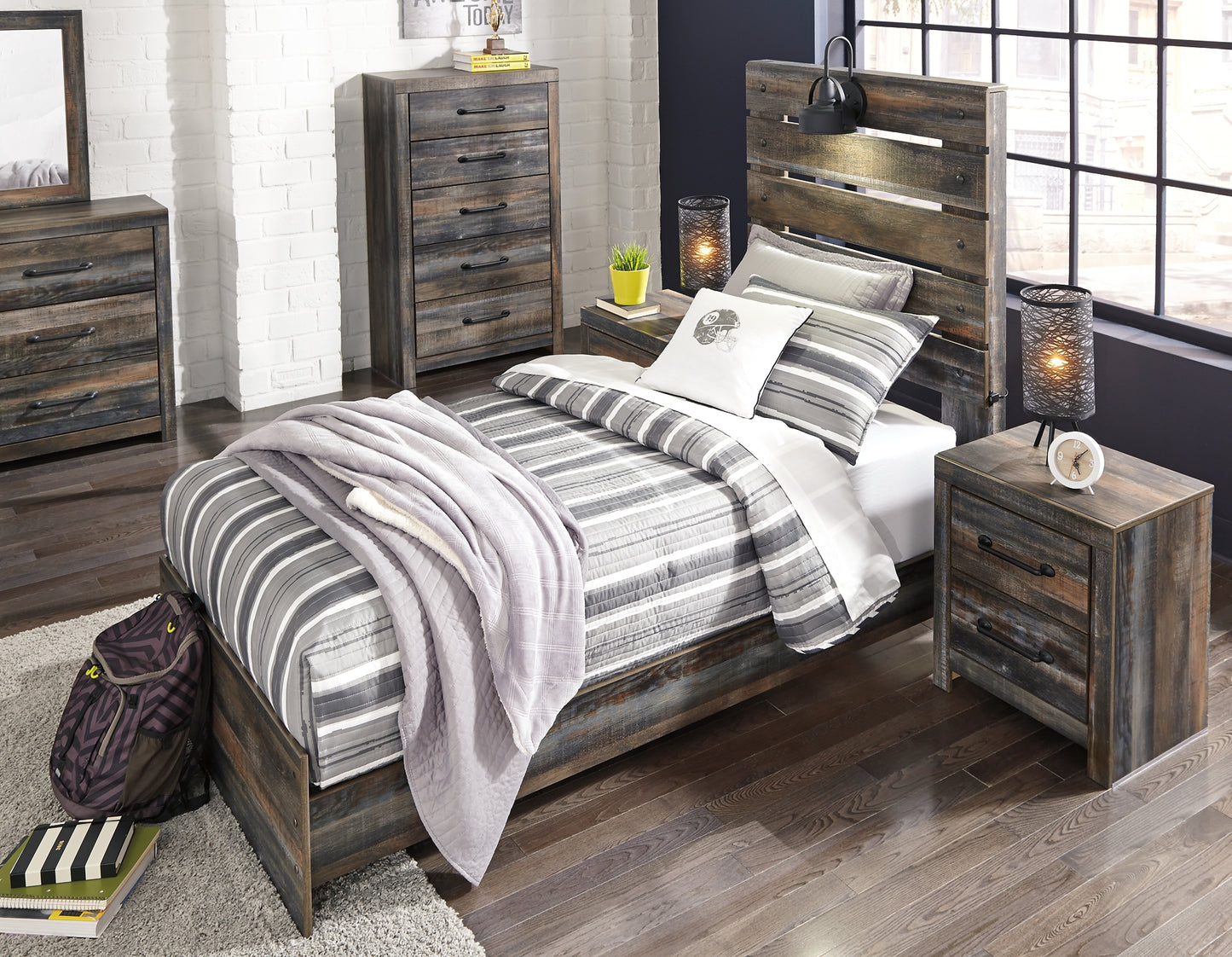 Drystan  Panel Bed With Mirrored Dresser, Chest And Nightstand