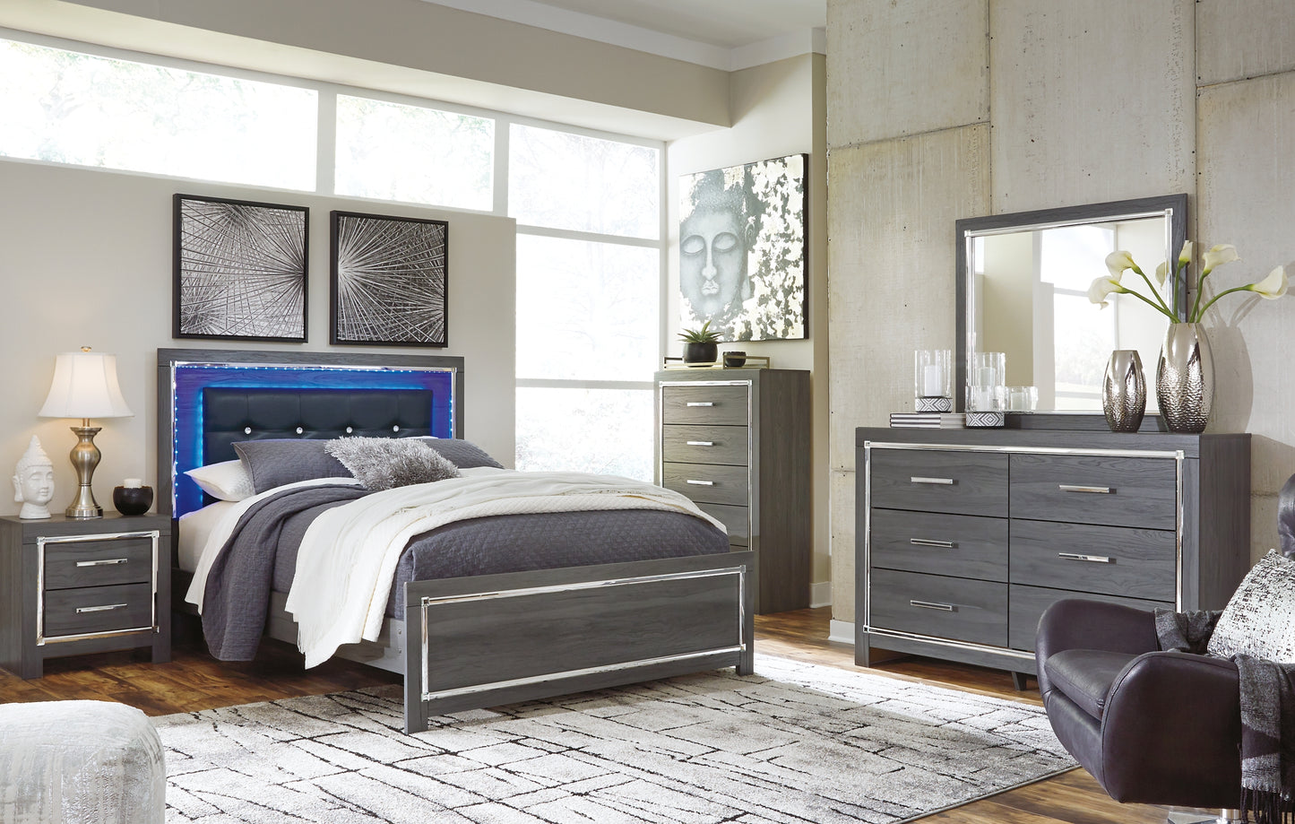 Lodanna  Panel Bed With Mirrored Dresser And 2 Nightstands