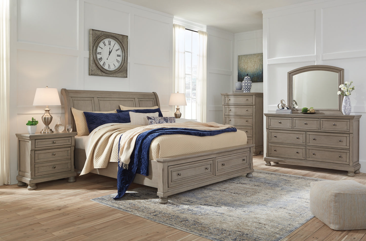 Lettner California  Sleigh Bed With Mirrored Dresser And Chest