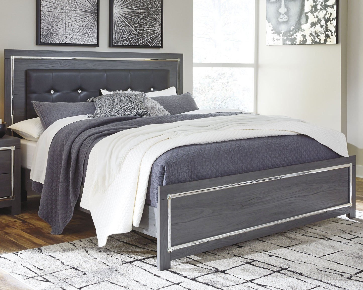 Lodanna  Panel Bed With Mirrored Dresser And Nightstand