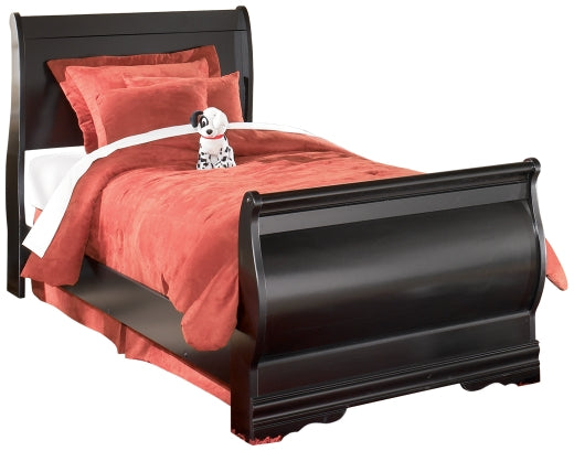 Huey Vineyard  Sleigh Bed With Mirrored Dresser