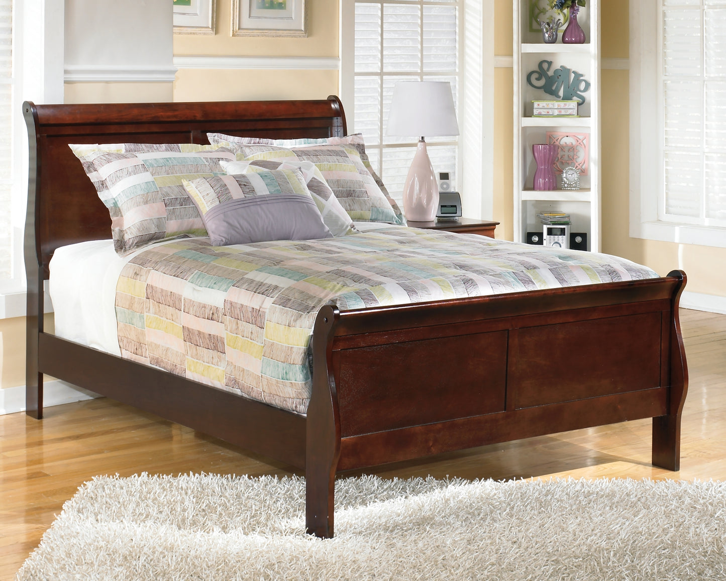 Ashley Express - Alisdair  Sleigh Bed With 2 Nightstands