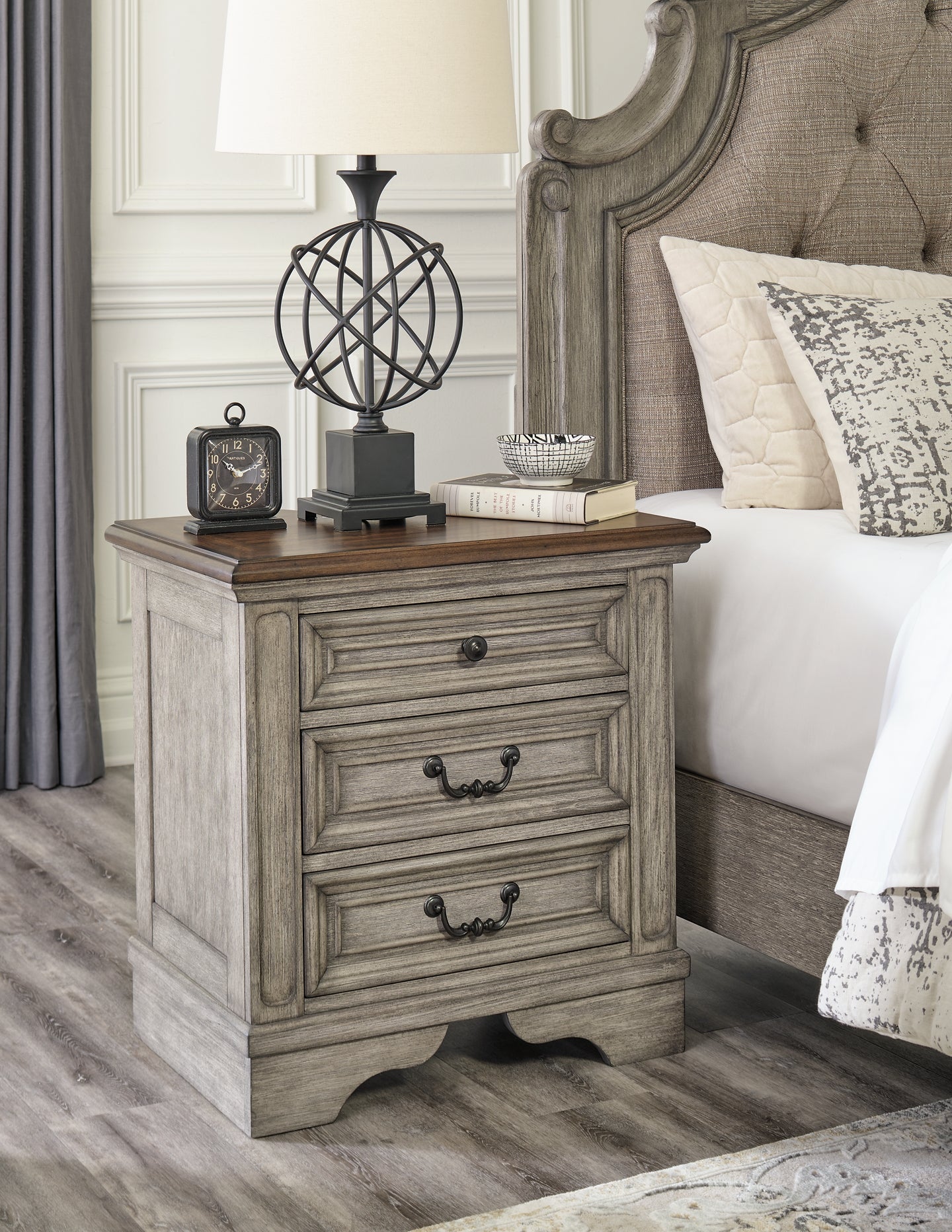 Lodenbay California  Panel Bed With Mirrored Dresser, Chest And Nightstand