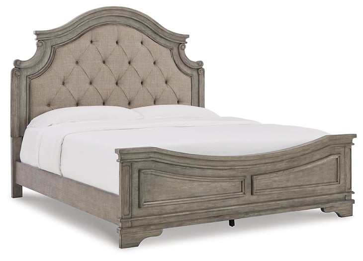 Lodenbay California  Panel Bed With Mirrored Dresser