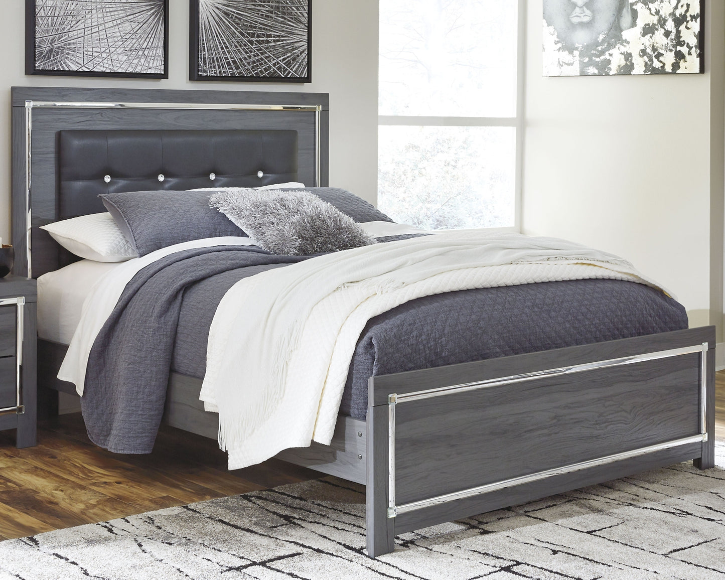 Lodanna  Panel Bed With Mirrored Dresser And Nightstand