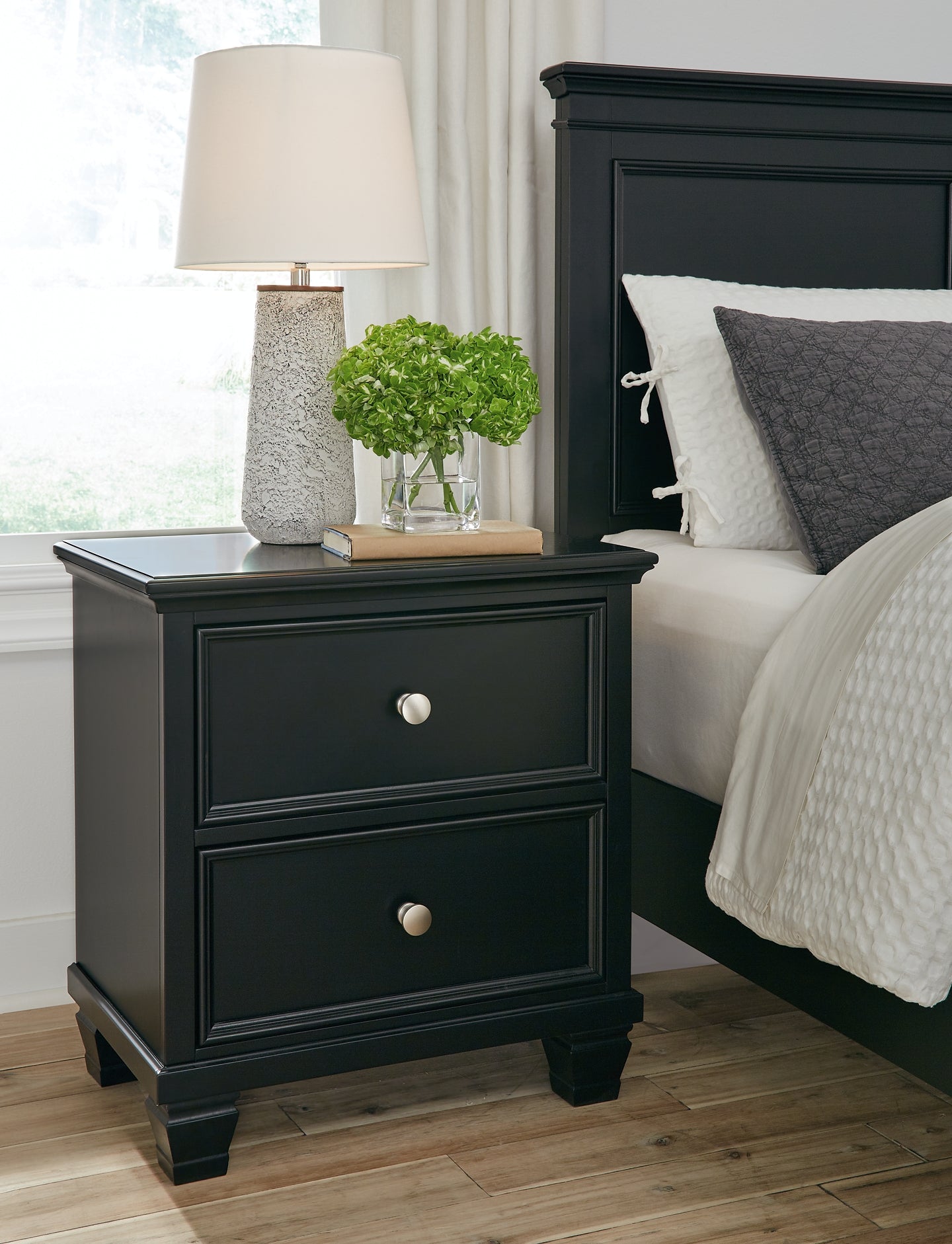 Lanolee California  Panel Bed With Mirrored Dresser, Chest And 2 Nightstands