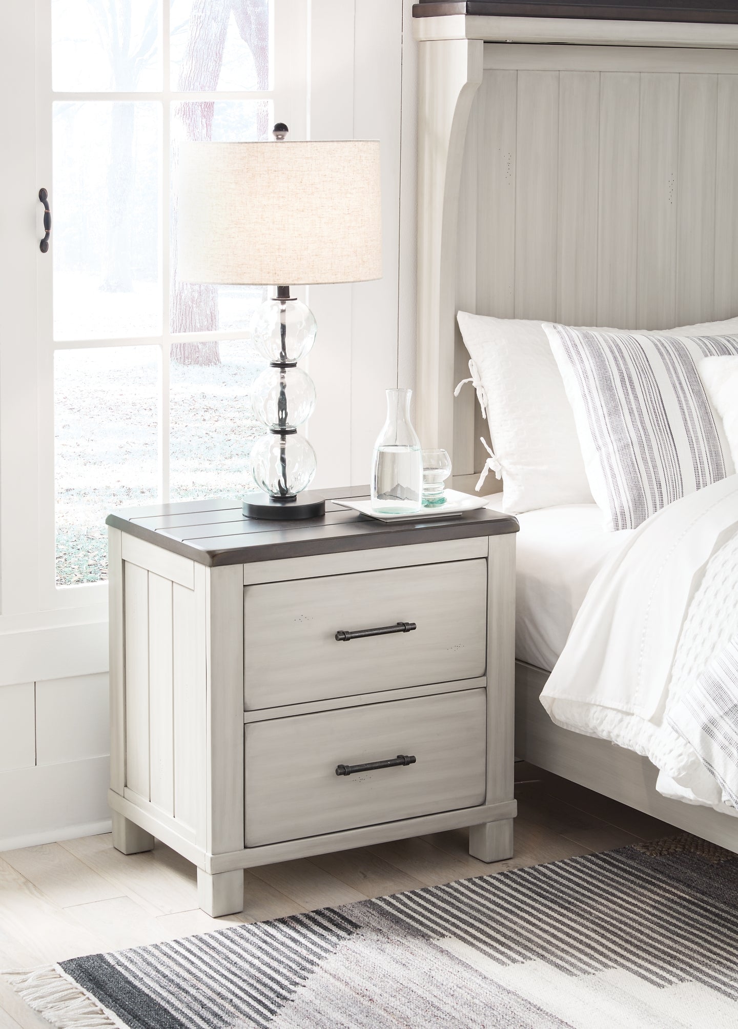 Darborn  Panel Bed With Mirrored Dresser, Chest And 2 Nightstands