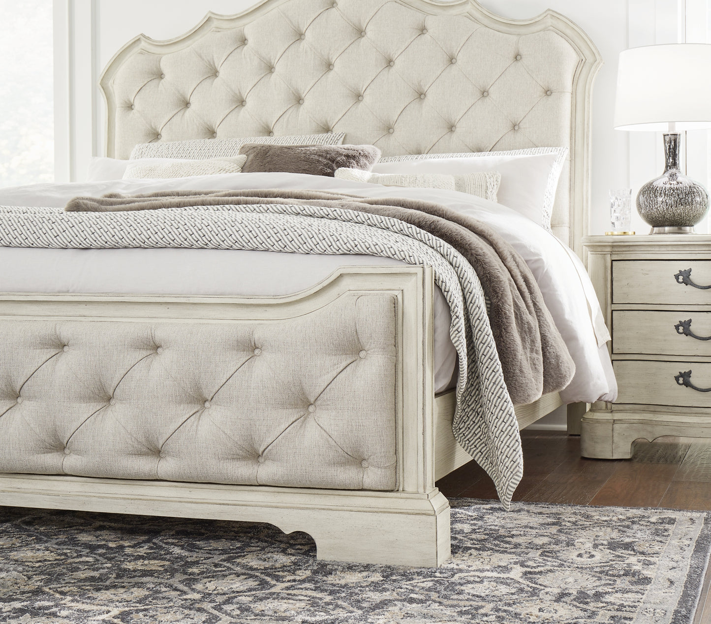 Arlendyne California  Upholstered Bed With Mirrored Dresser And 2 Nightstands